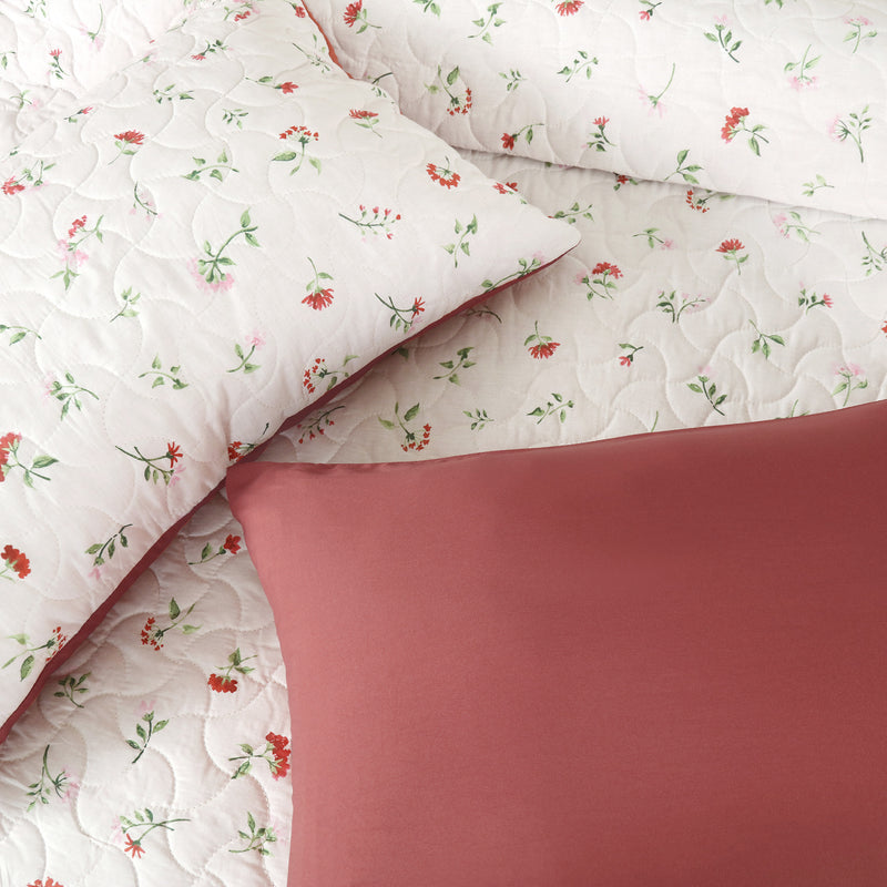 Scarlet Meadow Bedspread