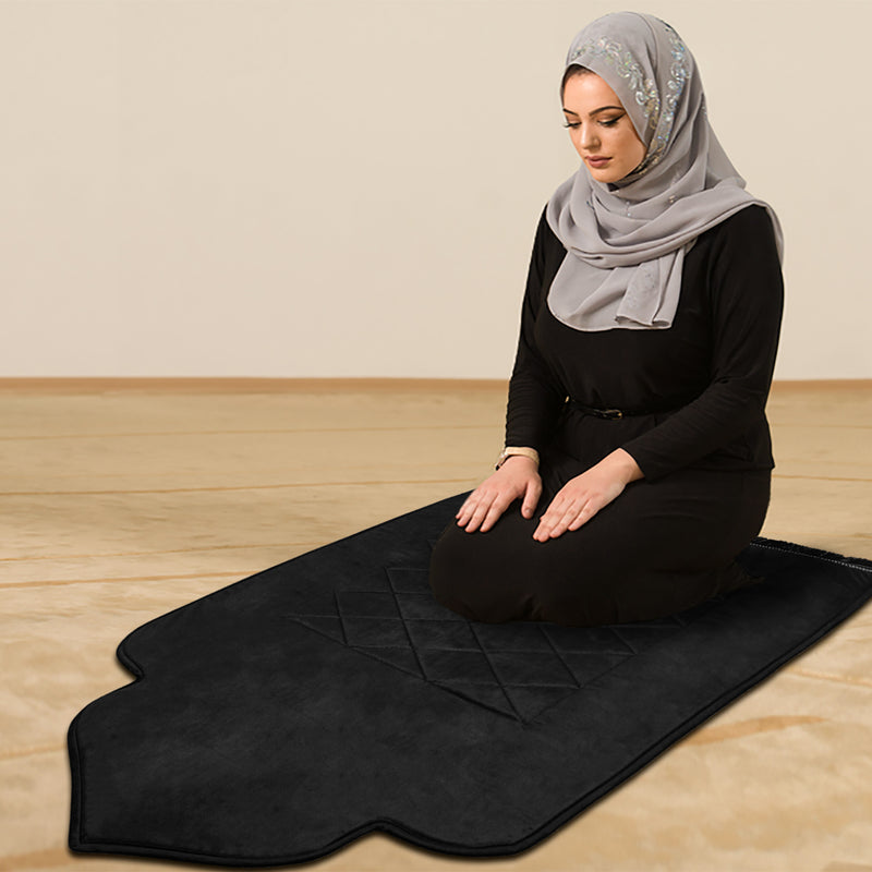 Mehrab Velvet Embossed Padded Prayer Mat/Jaye Namaz