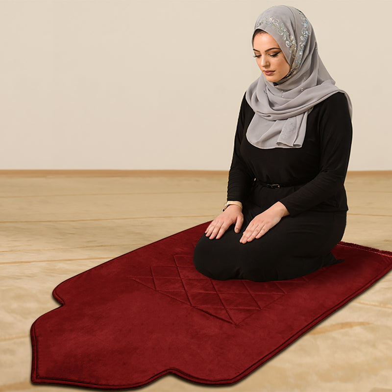 Mehrab Velvet Embossed Padded Prayer Mat/Jaye Namaz