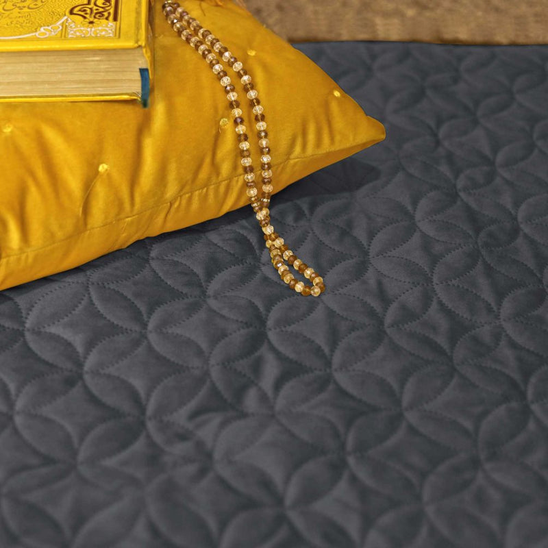 luxury velvet embossed prayer mat