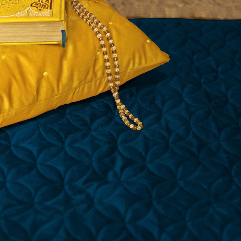 luxury velvet embossed prayer mat